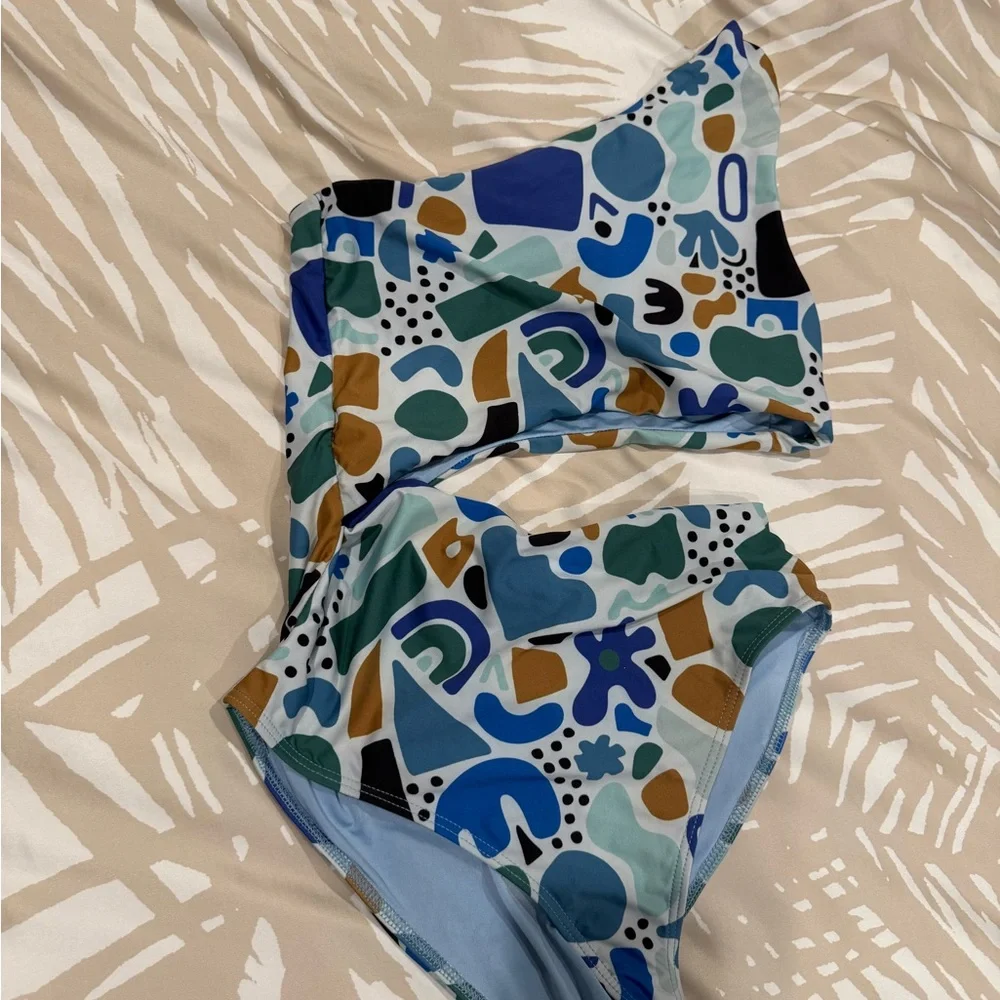 Beach Riot Celine Cut Out One-Shoulder Abstract Print Swimsuit - Picture 4 of 4